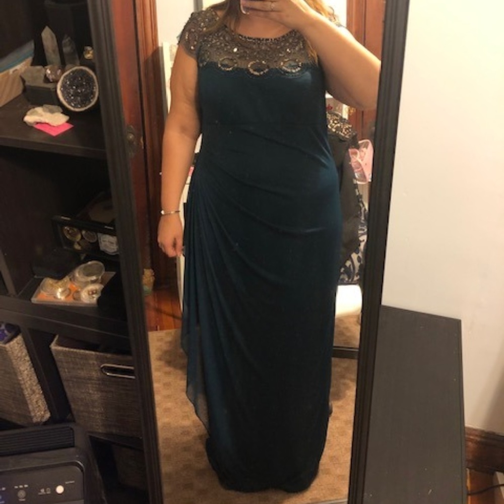 Xscape Green Evening Sequin Prom Gown Dress